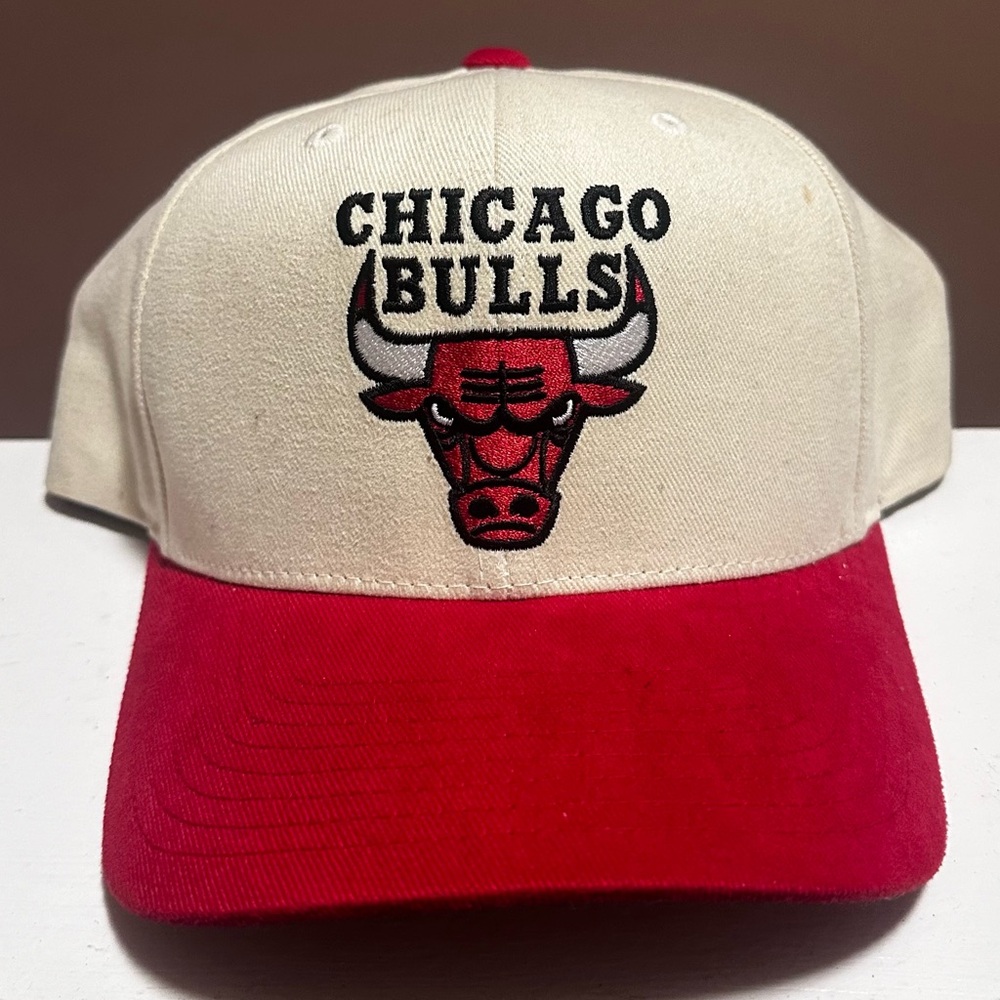 Chicago Bulls red and cream hat #bulls #nba #sports #chicago #streetwear